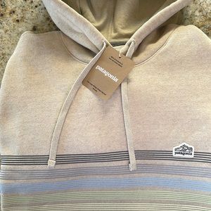 NWT Super Soft Patagonia Hoodie Women’s Size Large Men’s Size Medium